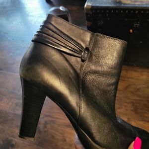 Anne Klein Akashlingg booties
